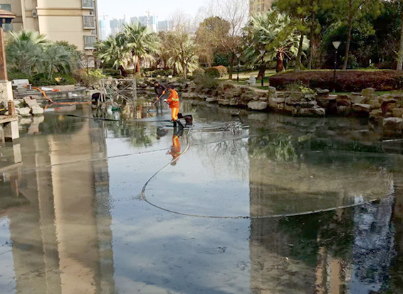 文城镇景观池淤泥清理