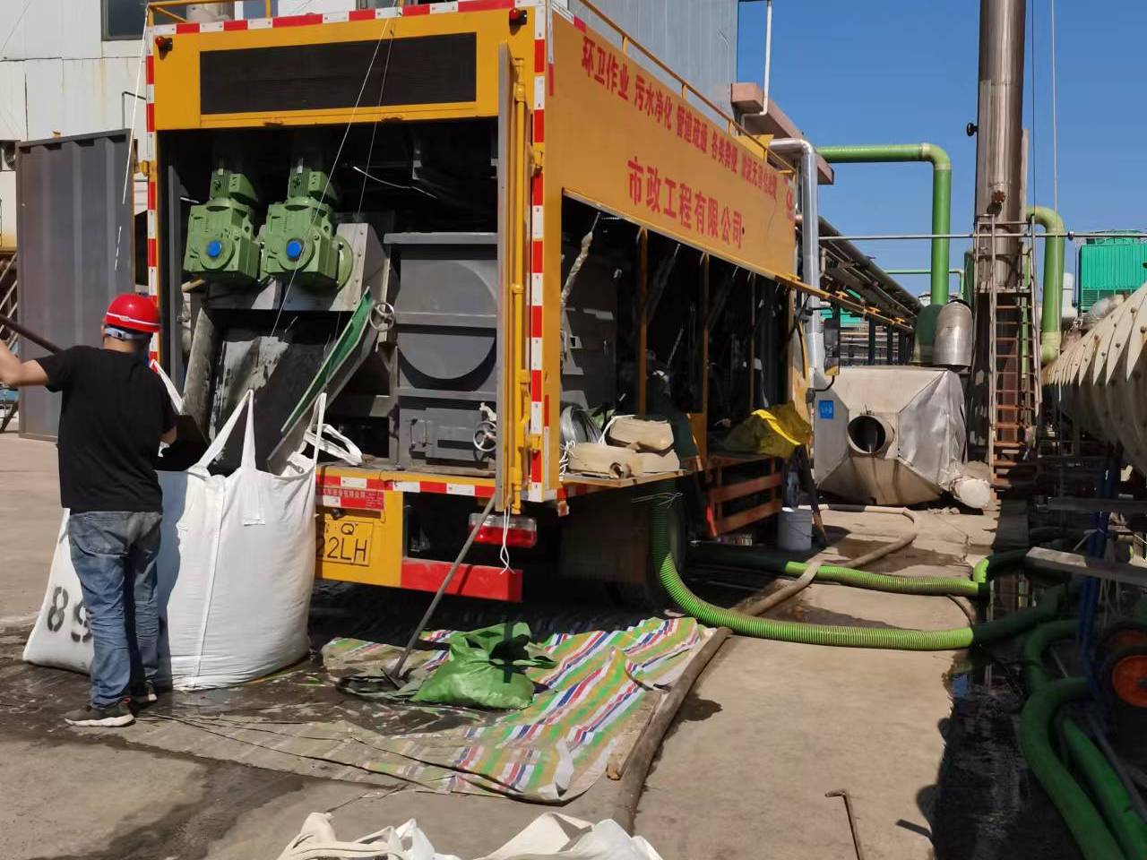 文城镇淤泥压干处理